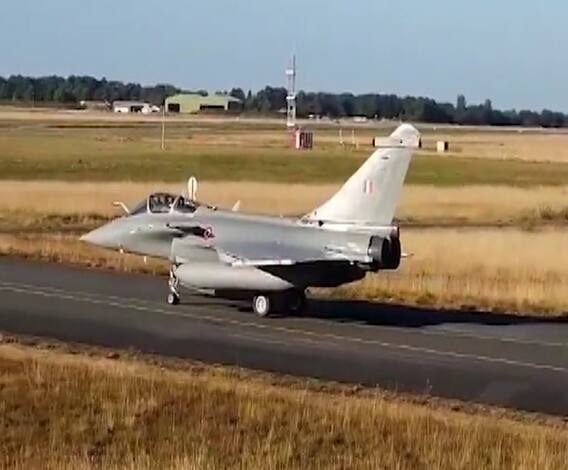 Rafale Jets | राफेलची पाच विमानं फ्रान्सहून भारताच्या दिशेनं झेपावली; बुधवारी भारतात दाखल होणार