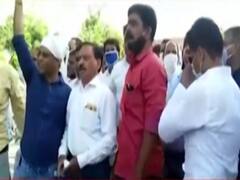 Vikas Dubey की पेशी से पहले Ujjain Court के वकीलों ने की नारेबाजी