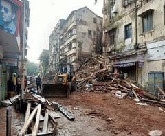 Mumbai Building Collapsed | 15 तासांनंतरही बचावकार्य सुरु, अजूनही दोन जण अडकल्याची शक्यता 
