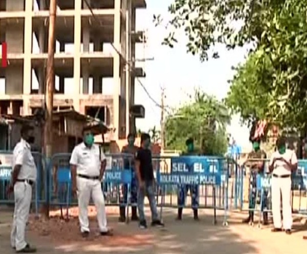 কনটেনমেন্ট জোনগুলিতে চলছে লকডাউন, সল্টলেকে ধরা পড়ল নিয়মভঙ্গের ছবি