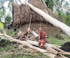 ত্রাণ দু্র্নীতিতে ২০০ নেতা-কর্মীকে শোকজ তৃণমূলের, কারণ দেখাতে না পারলে কড়া ব্যবস্থা 