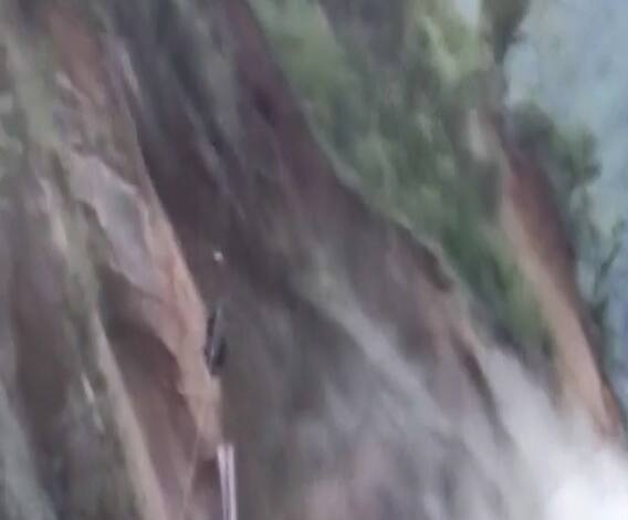 Landslide | उत्तराखंडच्या चामोली-बद्रीनाथ मार्गावर दरड कोसळली; थरारक दृश्य कॅमेऱ्यात कैद