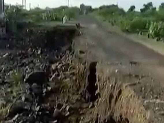  રાજકોટઃ ભારે વરસાદના કારણે મોવૈયાથી હરીપરા જવાનો રસ્તો બેસી જતા વાહન વ્યવહારને અસર