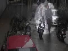 Delhi: Goons try to kidnap kid in broad daylight, intercepted by locals