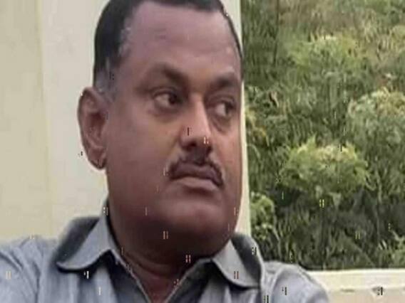 Cop who escaped Vikas Dubey's bullets recalls details of horrifying night | Sansani (14.07.2020)