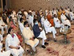 सियासी उठापटक के बीच विधायक होटल में बैठ देख रहे 'मुगल-ए-आजम' फिल्म | Rajasthan Political Crisis