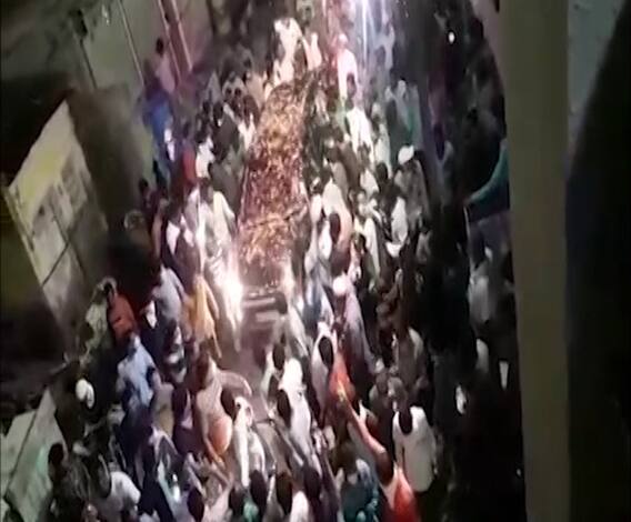 Aurangabad | कोरोनामुक्तीनंतर माजी उपनगराध्यक्षांचं जंगी स्वागत; सोशल डिस्टन्सिंगला हरताळ