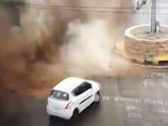 Jodhpur road uprooted post water pipeline burst | Viral Express (27.07.2020)