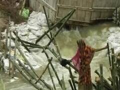Bihar: Amid floods & elections, locals struggle for life | Pankaj Ka Punch 