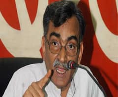 হাসপাতালের বেডে বসে লুচি-তরকারি খাচ্ছেন এক কোভিড আক্রান্ত! ফেসবুকে সূর্যকান্ত মিশ্রের পোস্ট করা ভিডিও ঘিরে বিতর্ক