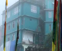 চোখের নিমেষে হুড়মুড়িয়ে ভেঙে পড়ল চারতলা বাড়ি, দেখুন হাড়হিম করা ভিডিও 