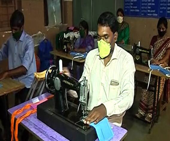 Pune | दिव्यांग इंडियन चेंबर्स ऑफ कॉमर्स संस्थेकडून दिव्यांगांना मास्क निर्मितीची ट्रेनिंग 