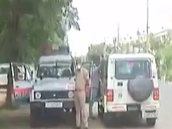 વડોદરા: માંજલપુરની અંબે સ્કૂલ પર વાલીઓ પાસે ફી માંગવાનો આરોપ, જુઓ વીડિયો 