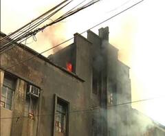 দমকলের ৭টি ইঞ্জিনের ঘণ্টা দেড়েকের চেষ্টায় নিয়ন্ত্রণে ক্যানিং স্ট্রিটের আগুন 