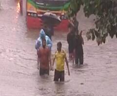 Water logging in Mumbai | चेंबूरचा शेल कॉलनी रोड पाण्याखाली; बेस्टच्या बसेस पाण्यात अडकल्या