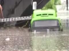 Heavy rain in Delhi-NCR, DTC bus submerged under Minto Road bridge