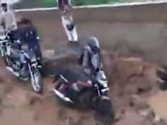 કચ્છઃ નાના ભાડિયા અને ત્રવડી વચ્ચેનો પુલ તૂટતા મુંદ્રા-માંડવી હાઇવે બંધ, જુઓ વીડિયો