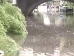 Delhi: Dead body found under the waterlogged Minto Bridge