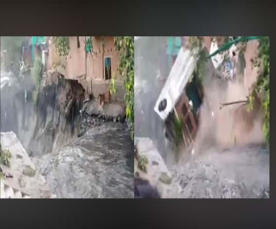 Delhi Rain | दिल्लीत असा जलप्रलय कधीही पाहिला नसेल; मुसळधरा पावसामुळे घरं पत्त्यासारखी कोसळली