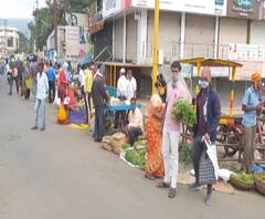Satara Vegetable Market | साताऱ्याच्या भाजी मंडईमध्ये मोठी गर्दी; सोशल डिस्टन्सिंगचा फज्जा