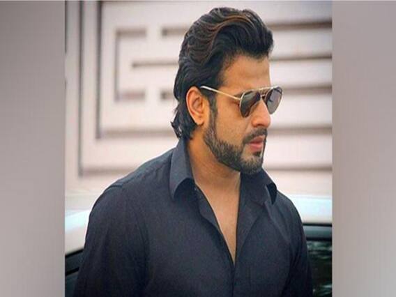 Celebrities love Karan Patel's Mr Bajaj look