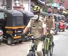 Pune Police | पुणे पोलिसांचं कन्टेन्मेंट झोनमध्ये सायकलवरुन पेट्रोलिंग
