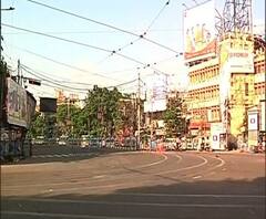 সাপ্তাহিক লকডাউন: গাড়ি থামিয়ে পরিচয়পত্র দেখতে চাইছে পুলিশ, জানতে চাওয়া হচ্ছে রাস্তায় বেরোনোর কারণও