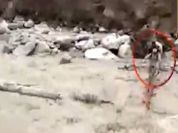 હિમાચલ પ્રદેશમાં ધોધમાર વરસાદથી નદીઓ બે કાંઠે, મજૂરોનું કરવામાં આવ્યું રેસ્ક્યૂ ઓપરેશન