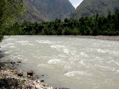 हिमाचल से लेकर बिहार तक भारी बारिश ने मचाई तबाही, नदी-नाले उफान पर | Weather News