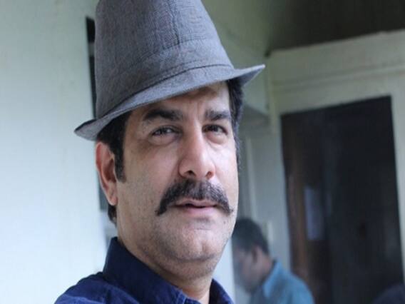 JD Majethia & team of Bhakharwadi uses umbrella for social distancing