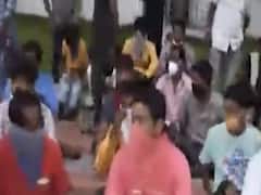  સુરેન્દ્રનગરઃ દૂધરેજ વઢવાણ નપામાં સફાઇ કામદારો પગાર ન મળતા હડતાળ પર ઉતર્યા