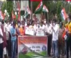 রেলের বেসরকারিকরণের প্রতিবাদ, রাজ্যের একাধিক জেলায় তৃণমূল নেতা-কর্মীদের অবস্থান-বিক্ষোভ 