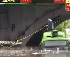 ভিডিও দেখুন: প্রবল বৃষ্টিতে দিল্লিতে আটকে বাস, ছাদের অংশ খুলে যাত্রীদের উদ্ধার দমকলের