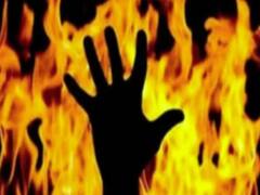 Lucknow Self Immolation Case: बेबसी या फिर राजनीति की आग में जलीं मां-बेटी? देखिए बड़ी बहस 