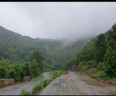 Kamathe Ghat | पावसाळ्यात कोकणाच्या सौंदर्याला बहर! कामथे घाटात निसर्गाची मुक्त उधळण