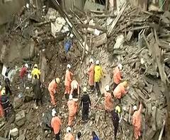 Building in Fort collapse | नोटिस दिल्यानंतर नागरिकांनी इमारती खाली केल्या पाहिजे : महापौर किशोरी पेडणेकर