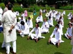 जब तक सत्र नहीं बुलाया जाता तब तक विधायक धरने पर बैठे रहेंगे- कांग्रेस | Rajasthan Political Crisis