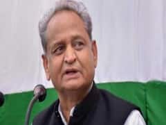 Rajasthan political crisis: होटल में कांग्रेस विधायकों की बैठक, मीटिंग में CM गहलोत शामिल