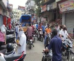 Gatari Amavasya 2020 | पिंपरीत सोशल डिस्टन्सिंगचा फज्जा; मटण, चिकन खरेदीसाठी नागरिकांची गर्दी