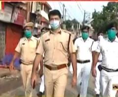 সাপ্তাহিক লকডাউন : ঠাকুরপুকুরে সাউথ-ওয়েস্ট ডিভিশনের ডেপুটি কমিশনার নীলাঞ্জন বিশ্বাসের নেতৃত্বে চলছে টহলদারি