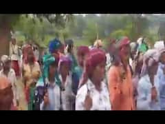 દાહોદઃ આદિવાસી સમાજની વરુણ દેવને રીઝવવાની પરંપરા, જુઓ વીડિયો