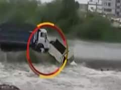 Rajkot: Pick up van washed away due to heavy rain, 1 missing