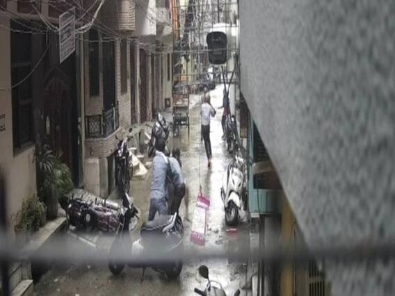 दिल्ली में 4 साल की बच्ची को अगवा करने की कोशिश, बहादुर मां ने जान पर खेलकर बचाया