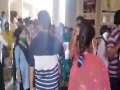 રાજકોટ: સફાઈ કામદારોની ભરતીના ફોર્મ ભરવા ઉમદેવારો ઉમટ્યા, સોશિયલ ડિસ્ટન્સના ધજાગરા, જુઓ વીડિયો 