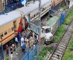 रुळाजवळ उभ्या असलेल्या ट्रकला एक्स्प्रेसची धडक, कांदिवली स्थानकाजवळील घटना; मोठा अपघाच टळला