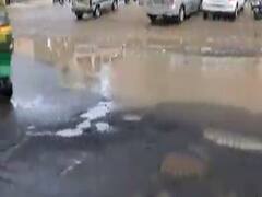 અમદાવાદ શહેરના રસ્તાઓ પર ઠેક ઠેકાણે ખાડા પડ્યા, વાહન ચાલકો પરેશાન