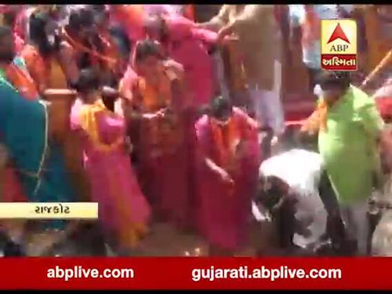 રાજકોટ શહેર ભાજપ કાર્યાલયના ઈ-ભૂમિ પૂજન કાર્યક્રમમાં નેતાઓ લપસ્યા, જુઓ વીડિયો