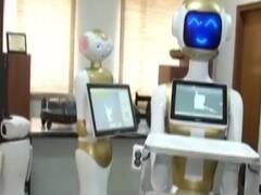 देश की पहली Humanoid family से मिलिए, किचन से लेकर एंटरटेंमेंट तक करेगी आपकी मदद