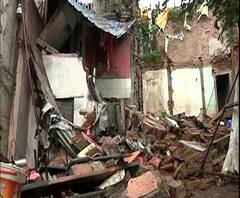 Nashik | भद्रकाली स्टॅंड परिसरात जुना वाडा कोसळला, एकाचा मृत्यू तर दोन जखमी 