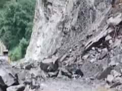 Yamunotri: Landslide blocks traffic at NH 94